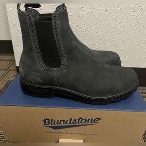 NEW Blundstones #1630 Women's 11 Men's 9